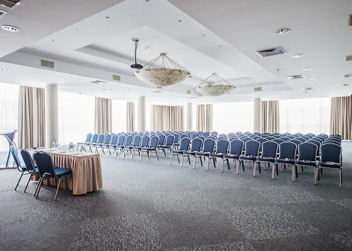 Отель Bellevue Park With Free Parking 4*