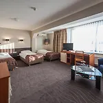 Готель Bellevue Park With Free Parking