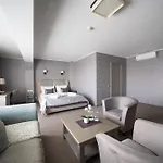 Bellevue Park With Free Parking Готель 4*