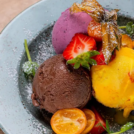 Bellevue Park With Free Parking Готель 4*