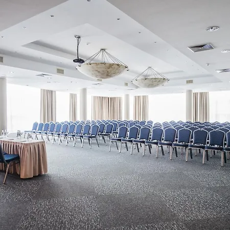 Отель Bellevue Park With Free Parking 4*