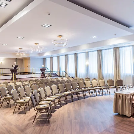 Отель Bellevue Park With Free Parking 4*