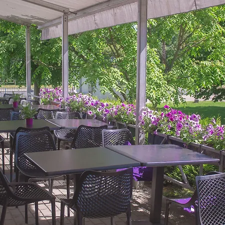 Bellevue Park With Free Parking Отель