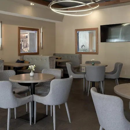 Bellevue Park With Free Parking Отель 4*