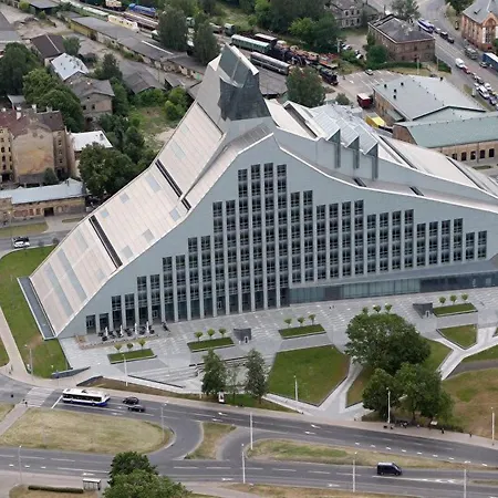 Bellevue Park With Free Parking Готель 4*