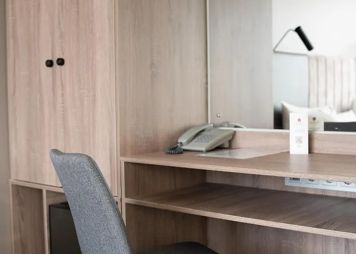 Bellevue Park With Free Parking Hotel